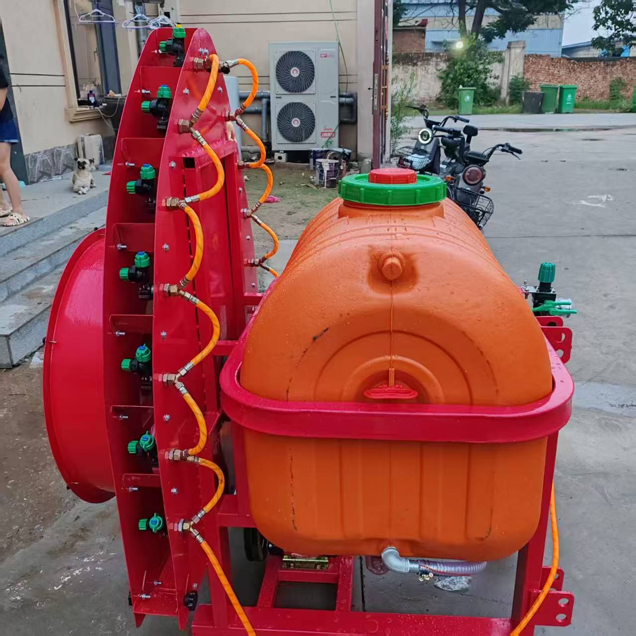 トラクター搭載噴霧器　ミスト噴霧　搭載ミストブロワー　果樹園 - Orchard Sprayer Tractor のレビューと価格